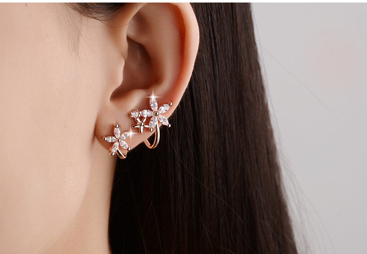 Flower curved zircon earrings