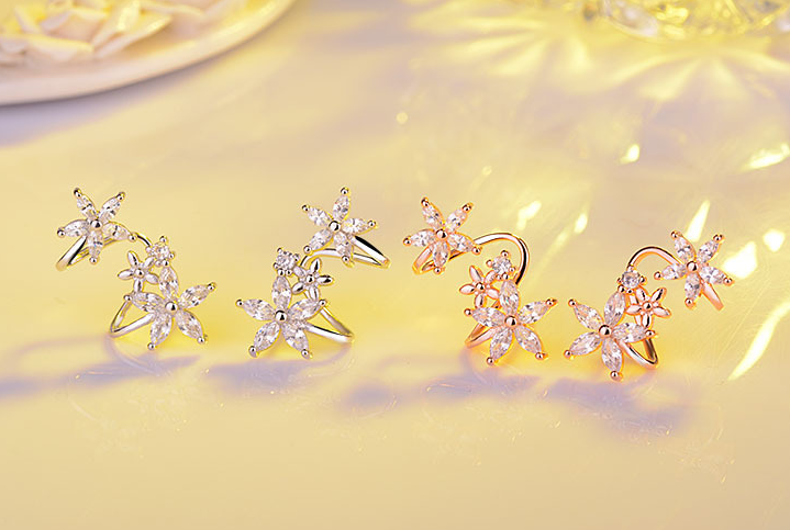 Flower curved zircon earrings