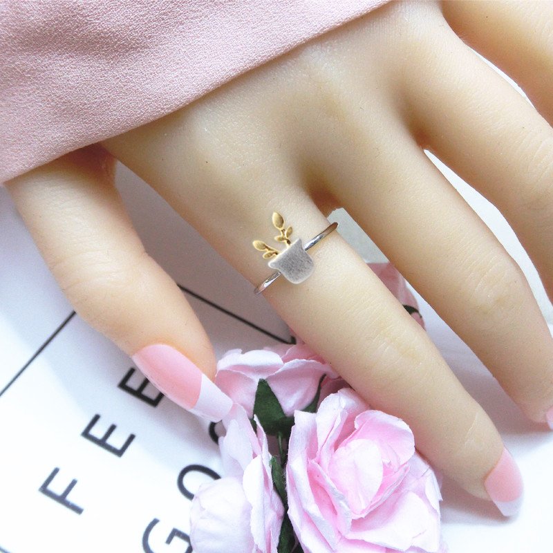 Faceless Reindeer Ring