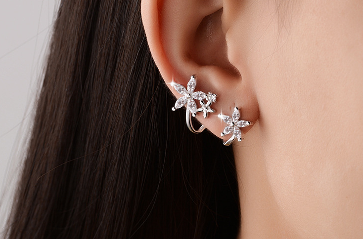 Flower curved zircon earrings